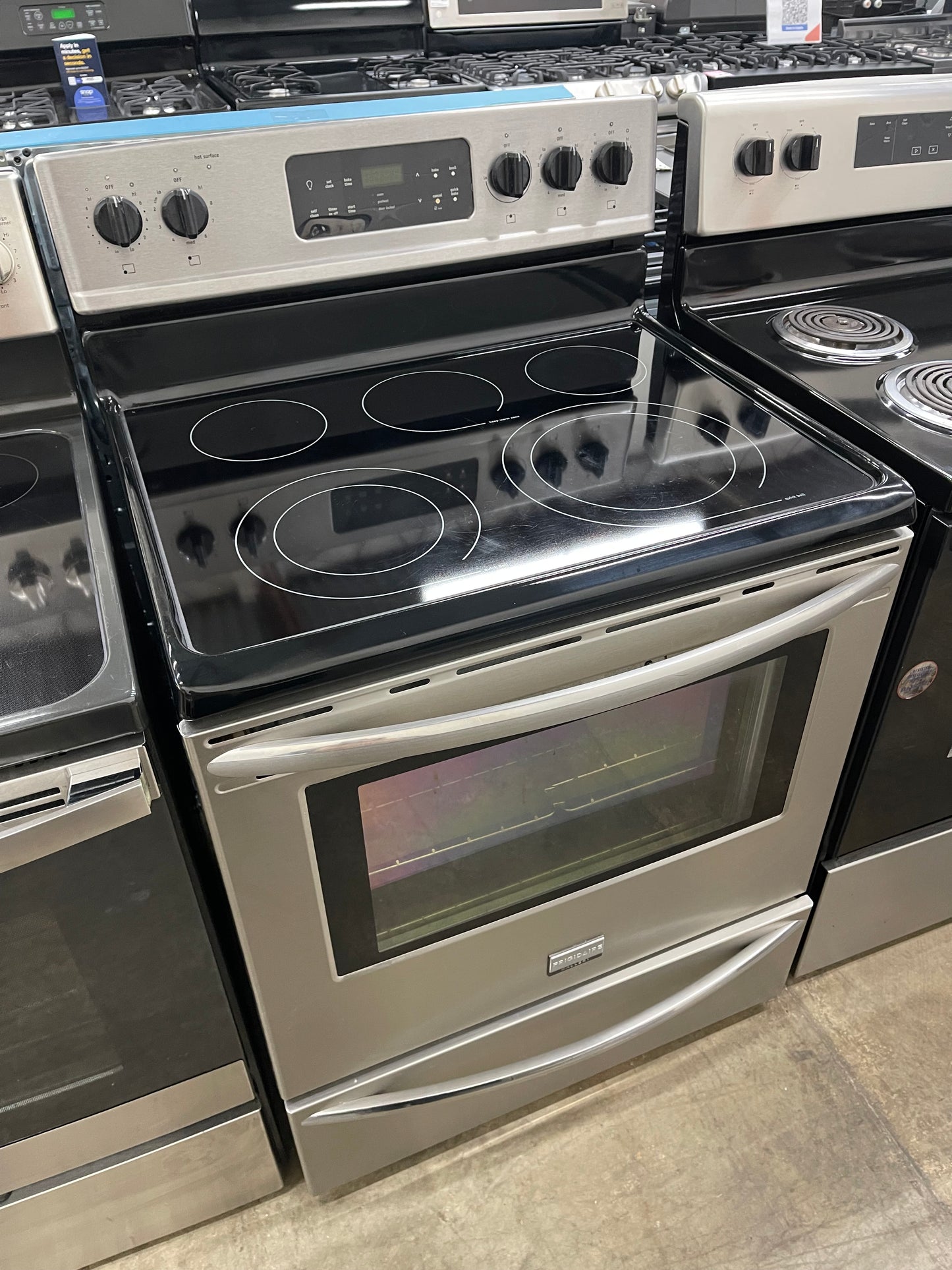 Frigidaire LGEF3043KF Gallery 30-in Glass Top 5 Elements 5.8-cu ft Self-Cleaning Freestanding Electric Range (Smudge-proof Stainless Steel)