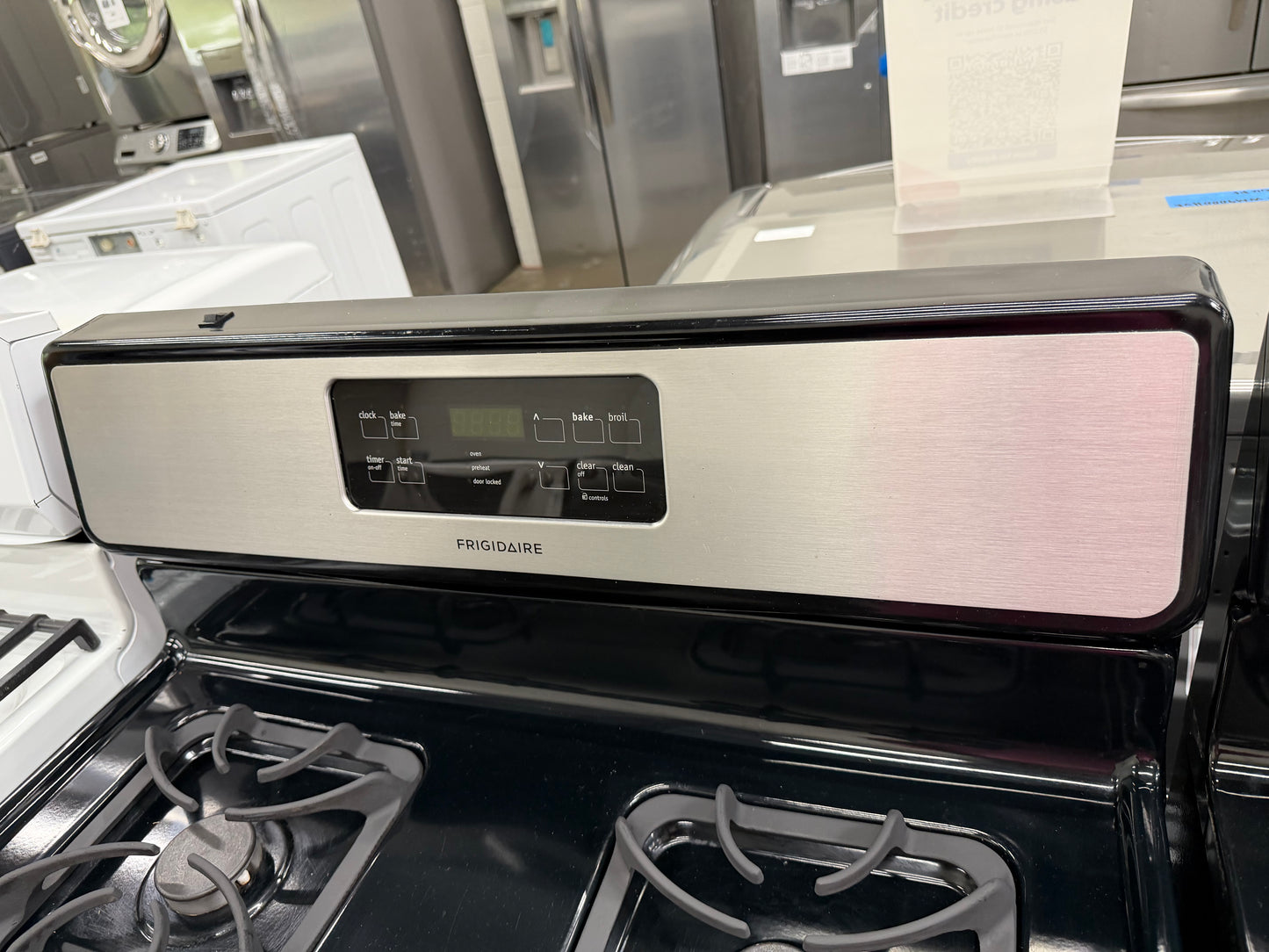 Frigidaire 30” Freestanding Gas Range – Model FFGF3053LSF