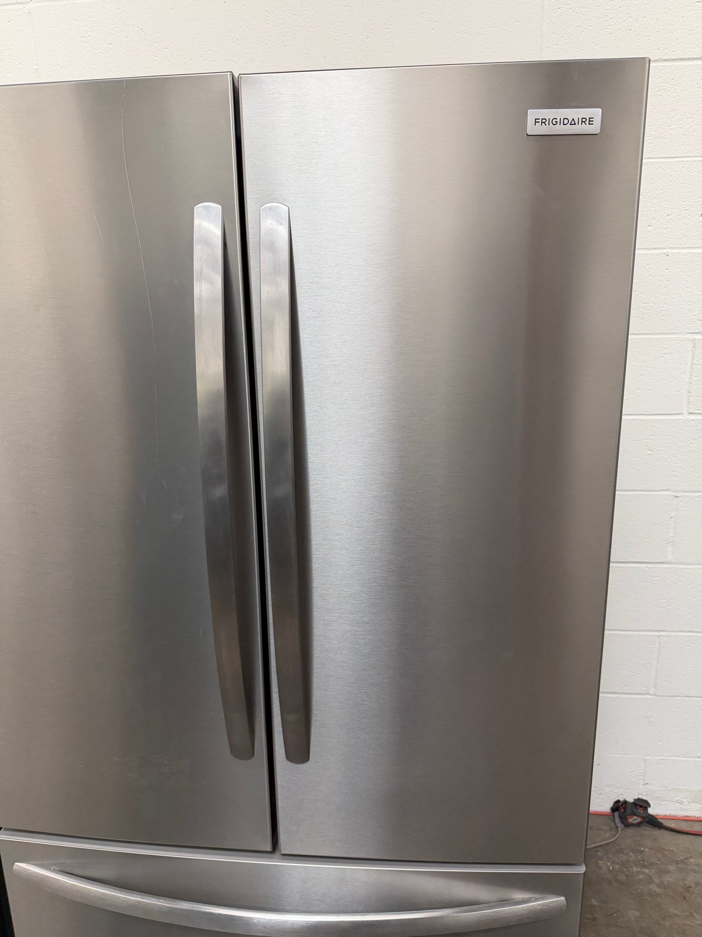 Frigidaire  FRFN2813AF
36 Inch Freestanding French Door Refrigerator with 28.8 cu. ft. Capacity, 3 Glass Shelves, Full-Width Drawer, Gallon Door Bins, EvenTemp Cooling, Internal Water Dispenser, and ENERGY STAR