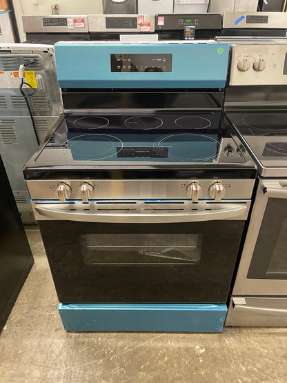 Frigidaire  FCRE3062AS
30 Inch Freestanding Electric Range with 5 Elements, 5.3 cu. ft. Capacity