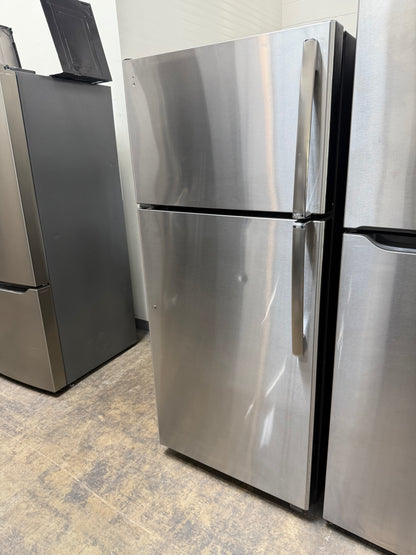 GE 15.6 Cu. Ft. Top Freezer Refrigerator – Stainless Steel
Model: GTS16GSHJRSS