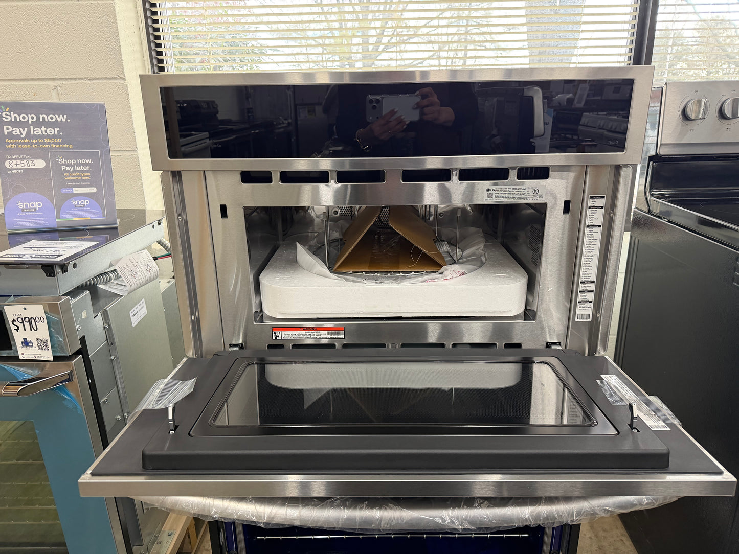 LG  WCEP6427F
30 Inch Built-In Smart Combination Wall Oven with 6.4 cu. ft. Total Capacity, True Convection Oven, Air Fry, Steam Sous Vide, ThinQ Technology, Wi-Fi Enabled, InstaView Window, Backlit SmoothTouch® Glass Controls, EasyClean, Infrared Heat