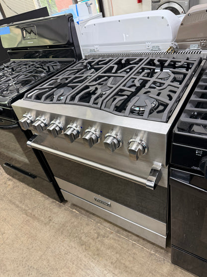 Viking 3 Series  RVDR33025BSSLP
30 Inch Freestanding Dual Fuel Range with 5 Sealed Burners, 4.7 Cu. Ft. Capacity, Continuous Grates, Self-Clean, TruConvection Cooking, Vari-Speed Dual Flow Convection, SureSpark Ignition System and TruGlide Oven