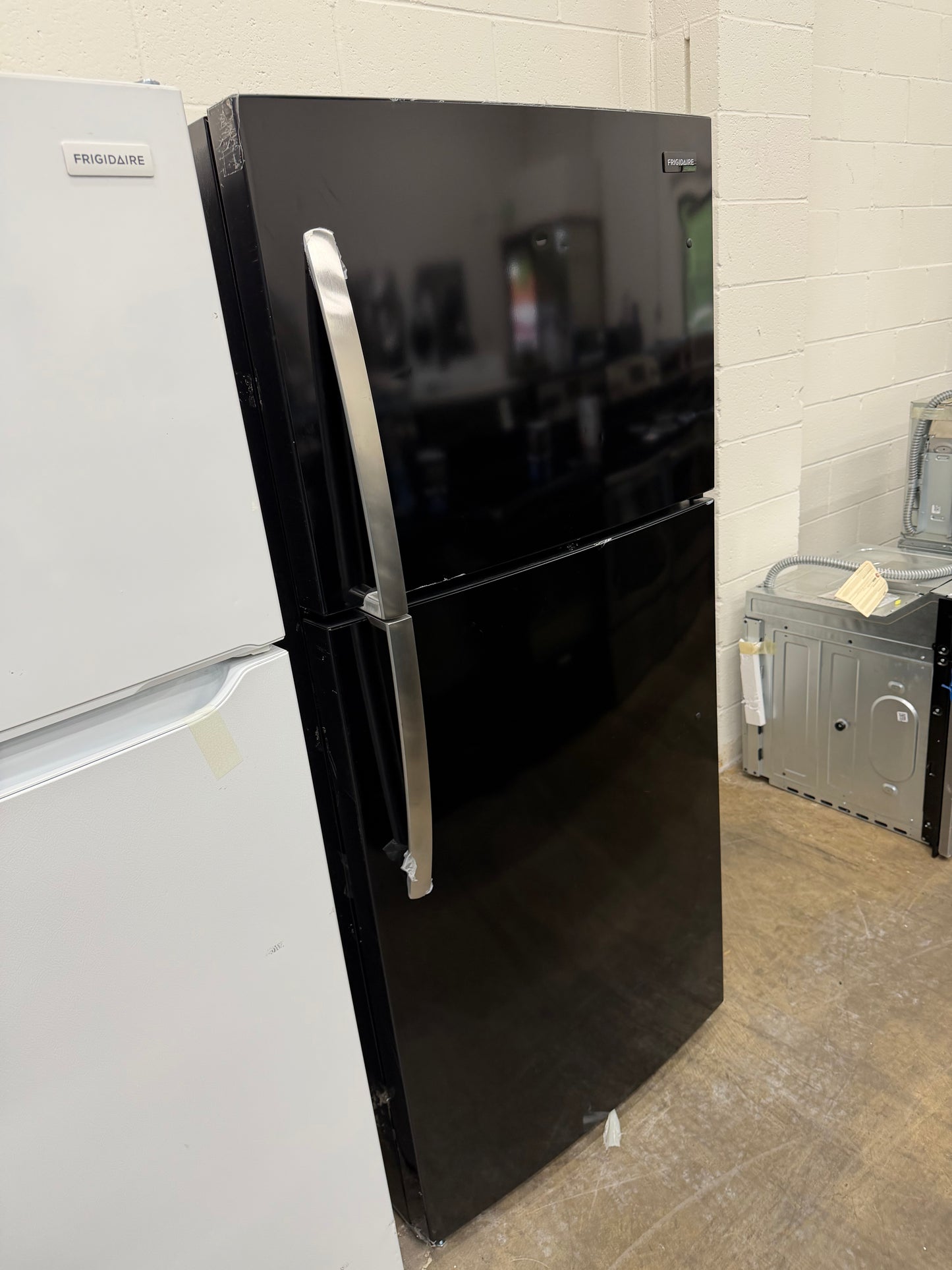 Frigidaire 30 in. 20.0 Cu. Ft. Black Top Freezer Refrigerator Model:FFHT2022AB4