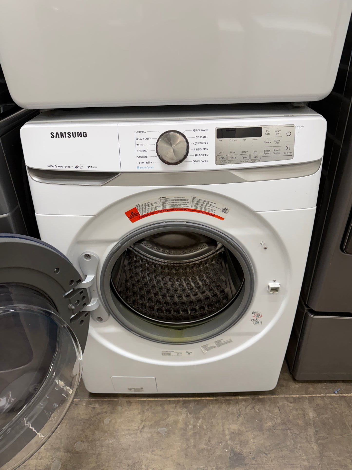 Samsung  WF45R6300AW
27 Inch Front Load Smart Washer with 4.5 Cu. Ft. And Samsung  DVE45R6300W
27 Inch Electric Smart Dryer with 7.5 cu. ft.