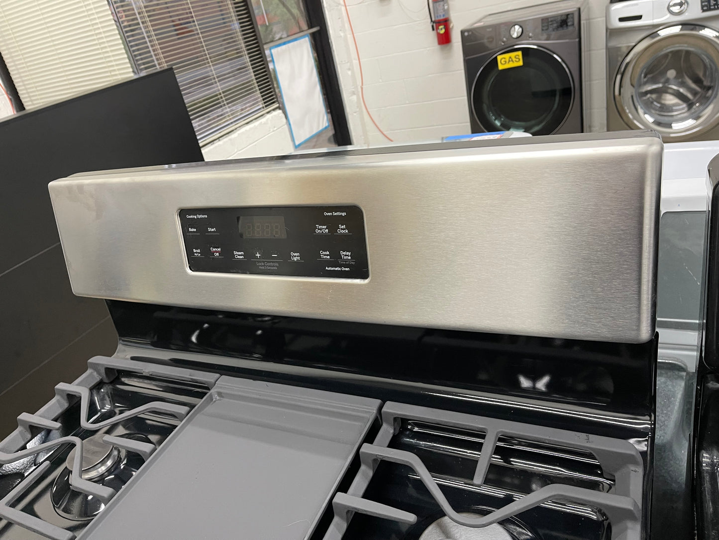 GE 30 in. 5.0-cu. ft. Freestanding Gas Range in Stainless Steel-Model #JGBS66REK3SS