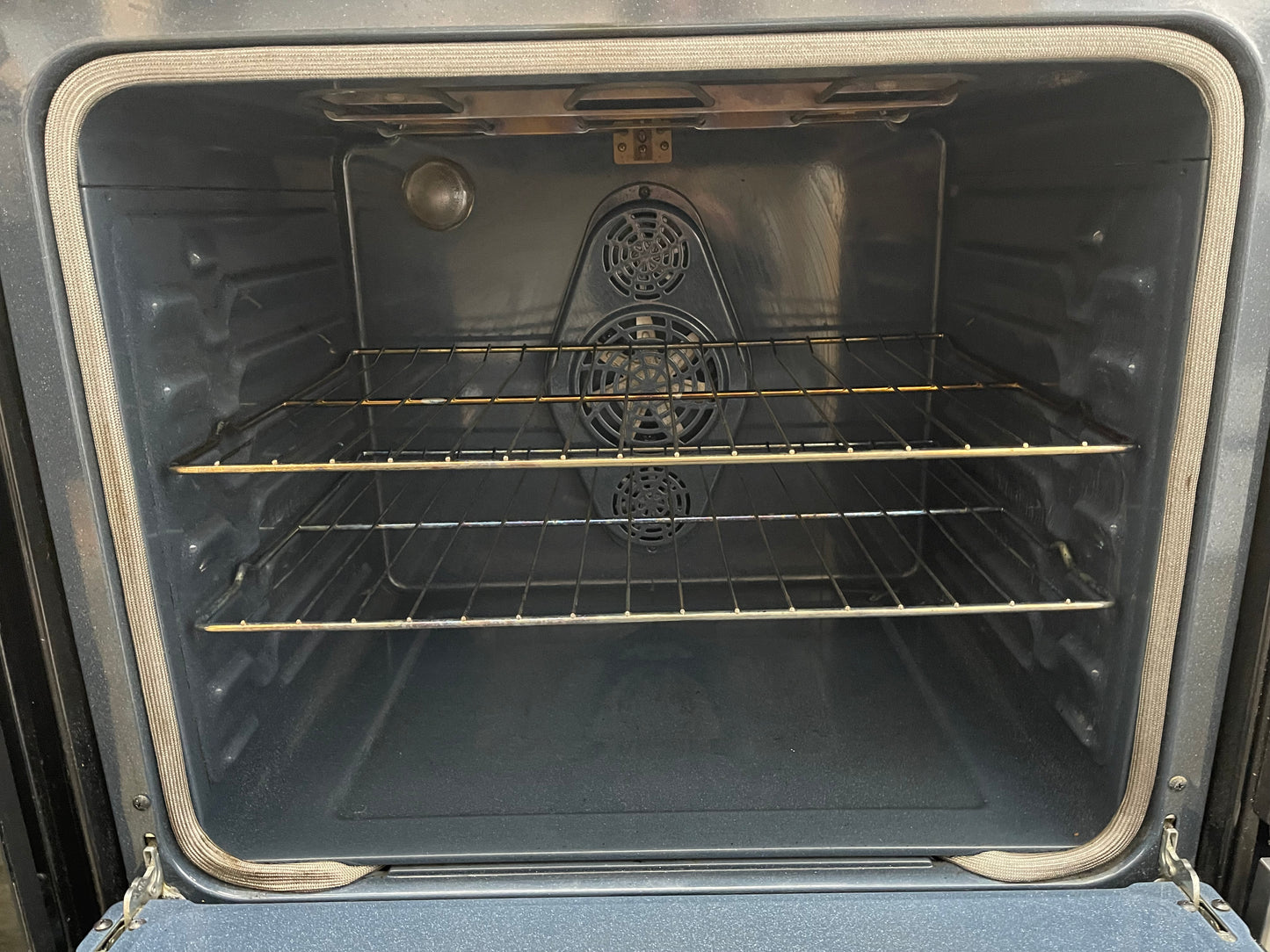 Samsung  FTQ352IWUX
30 Inch Freestanding Electric Range with 5 Elements Including Dual Burners, 5.9 cu. ft. 3-Fan True European Convection Oven, Steam/Self Cleaning, Proofing, Sabbath Mode and Warming Drawer