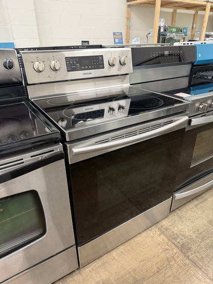 Samsung NE59M4320SS/AA – 5.9 Cu. Ft. Freestanding Electric Range with Convection