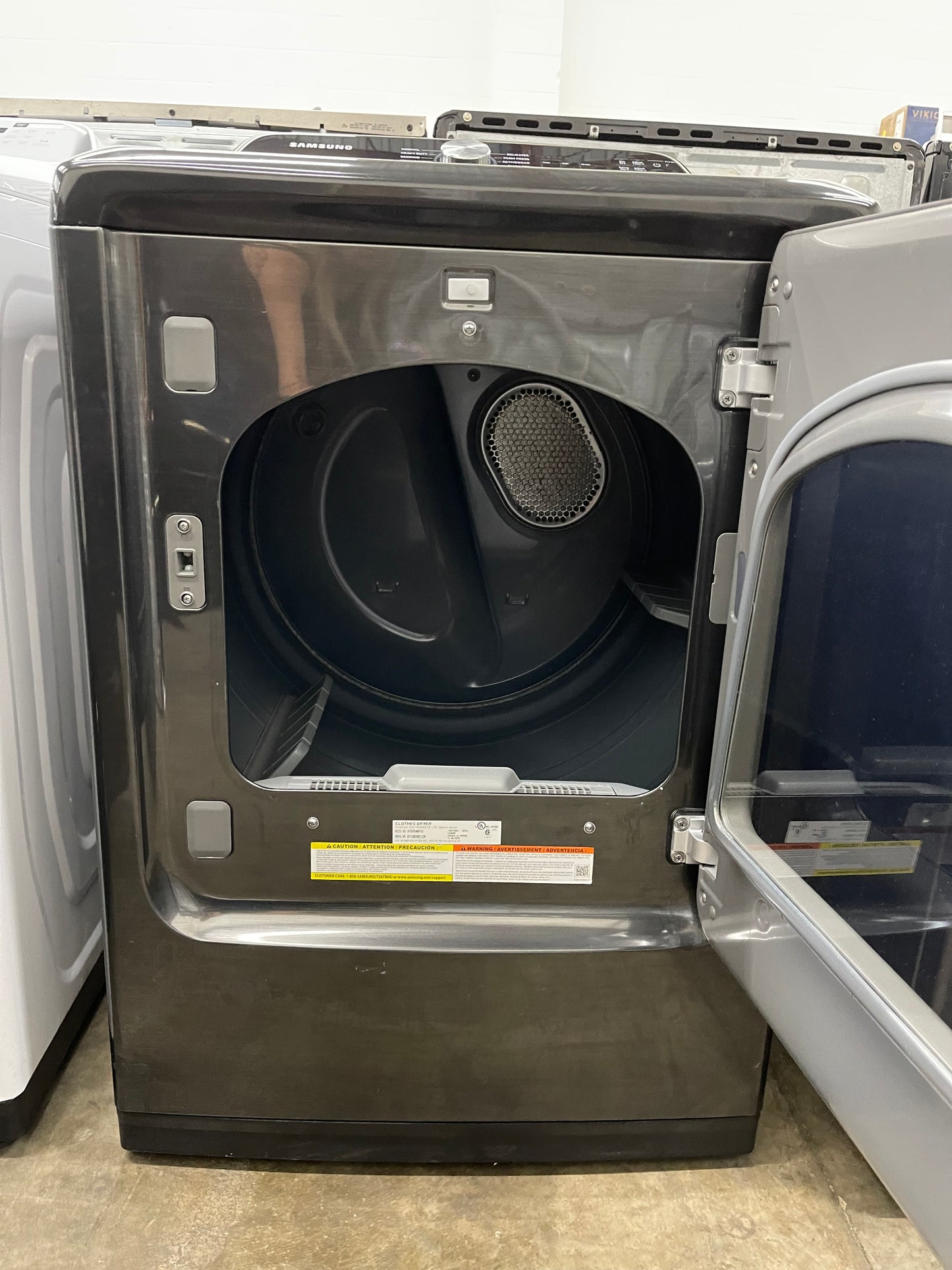 Samsung DVE50R5400V/A3  

7.4 cu. ft. Electric Dryer with Steam Sanitize+ in Black Stainless Steel