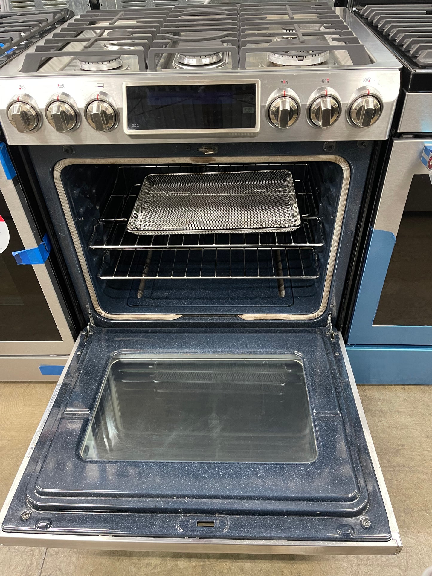 Samsung  NX58H9500WS
30 Inch Slide-In Gas Range with 5.8 cu. ft. True Convection Oven, Reversible Griddle, Self-Clean, Temperature Probe, Guiding Light Controls, 5 Sealed Burners, 18,000 BTU Center Burner, and Warming Drawer: Stainless Steel