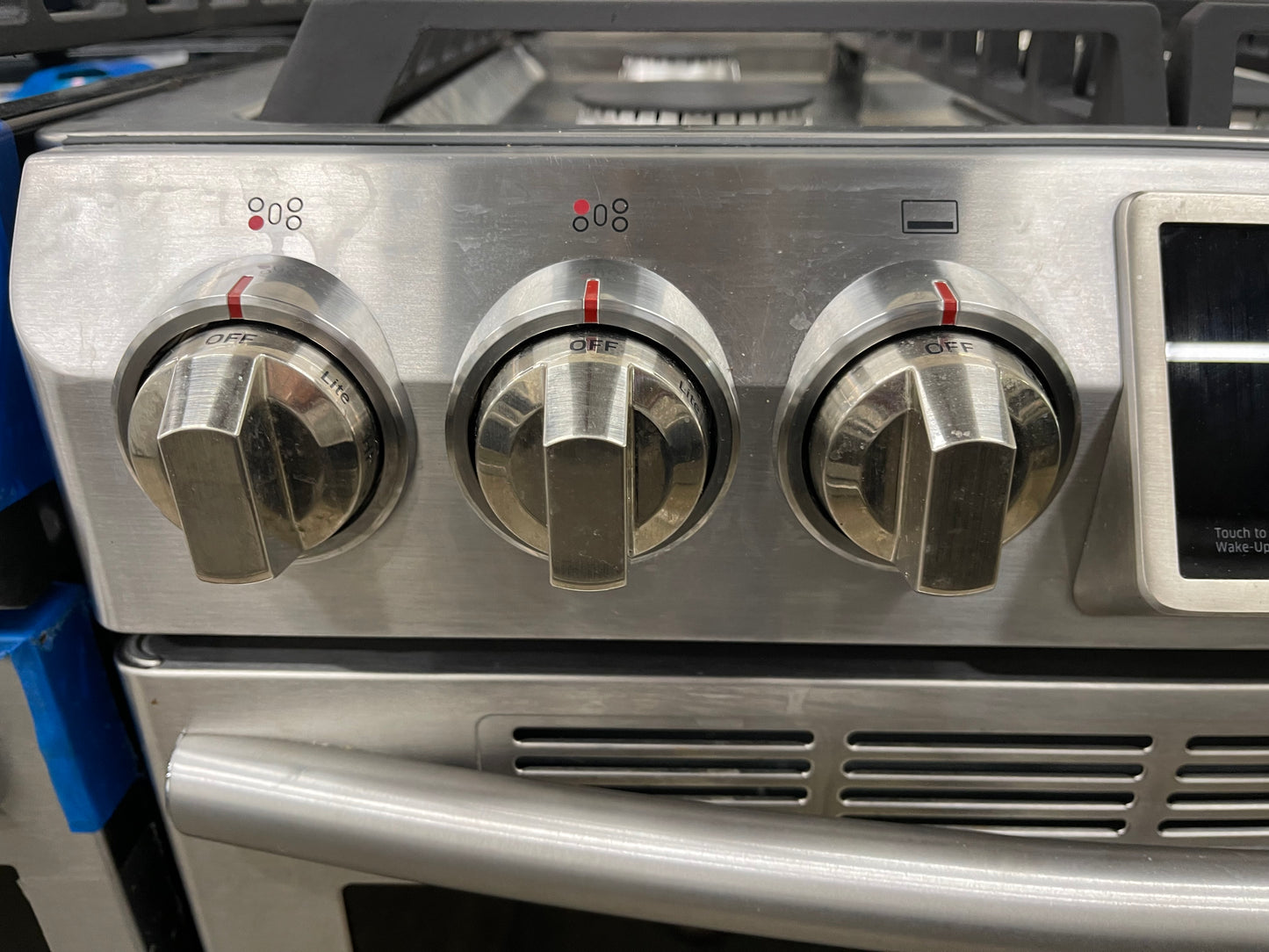 Samsung  NX58H9500WS
30 Inch Slide-In Gas Range with 5.8 cu. ft. True Convection Oven, Reversible Griddle, Self-Clean, Temperature Probe, Guiding Light Controls, 5 Sealed Burners, 18,000 BTU Center Burner, and Warming Drawer: Stainless Steel