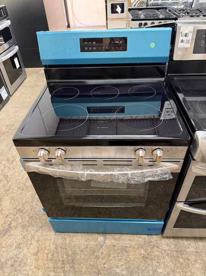 Frigidaire FCRE3062AS
30 Inch Freestanding Electric Range with 5 Elements, 5.3 cu. ft. Capacity