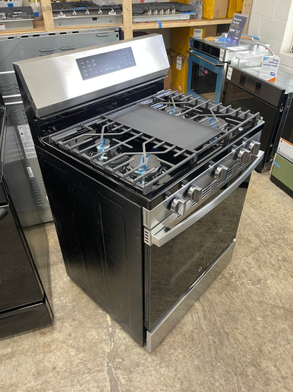 GE  GGF600AVSS
30 Inch Freestanding Gas Smart Range with 5 Sealed Burners, 5.3 cu. ft. Convection Oven, Power Boil Burner, Griddle, Storage Drawer, WiFi, Enhanced Shabbos Mode Built In, and Steam Clean: Stainless Steel