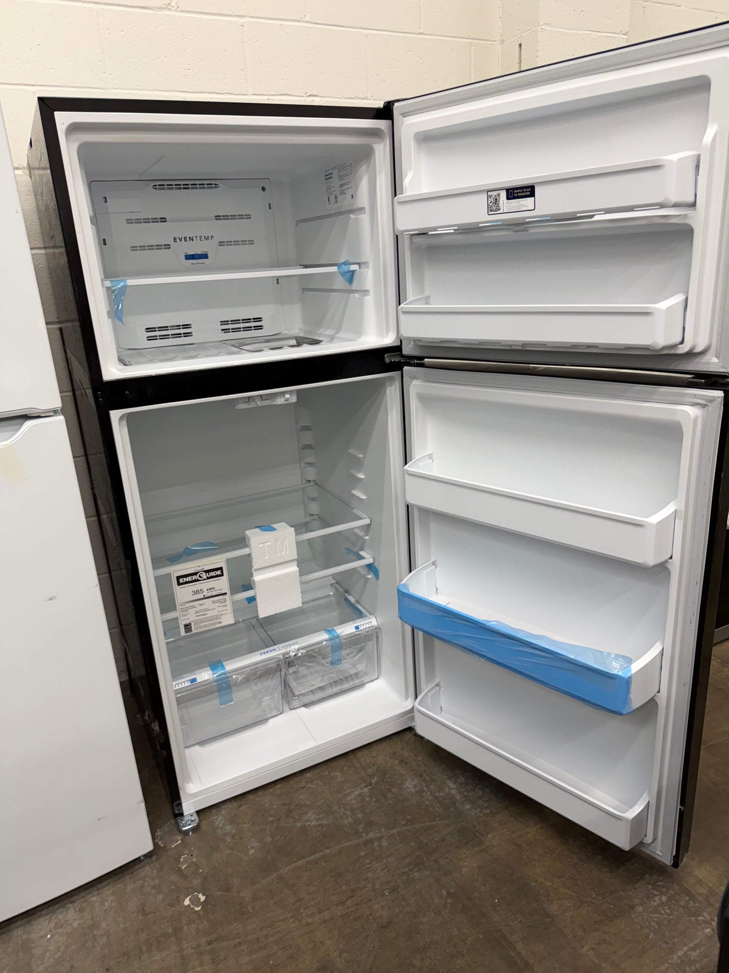 Frigidaire 30 in. 20.0 Cu. Ft. Black Top Freezer Refrigerator Model:FFHT2022AB4