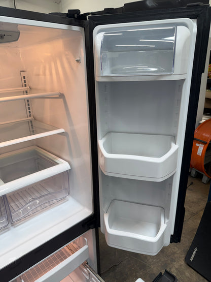 GE 33in  French Door Refrigerator Model: GNS22ESEBFSS