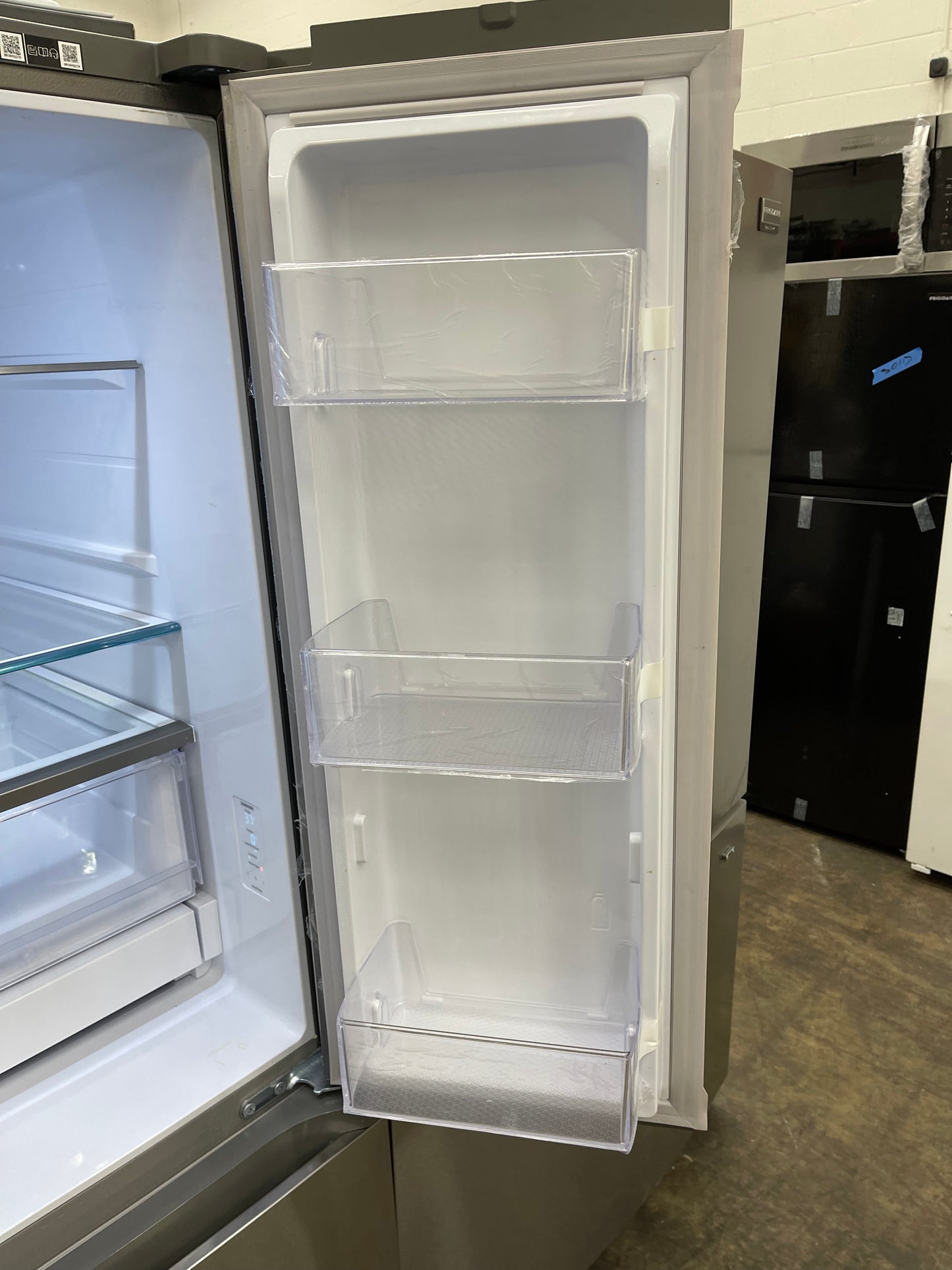 Samsung  RF25C5551SR
33 Inch Smart French Door Refrigerator with 24.5 Cu. Ft. Capacity, Beverage Center, AutoFill Water Pitcher, Dual Ice Maker, Power Cool & Freeze, Door Alarm, Wi-Fi Connectivity, ENERGY STAR Certified, and ADA Compliant