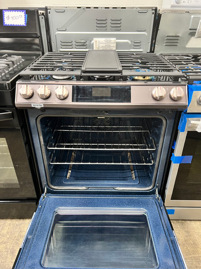 Samsung 30-in 5 Burners 6-cu ft Self-cleaning Air Fry Convection Oven Slide-in Smart Gas Range in Tuscan Stainless Steel-Model #NX60T8511ST