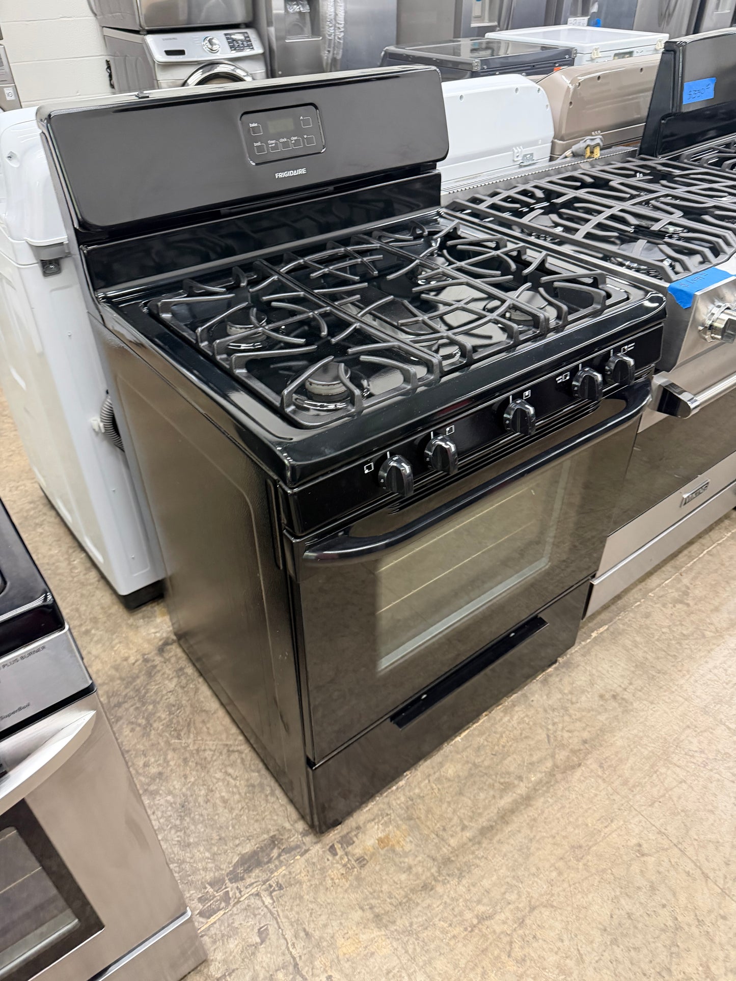 Frigidaire 30” Freestanding Gas Range – Model FFGF3019LBC