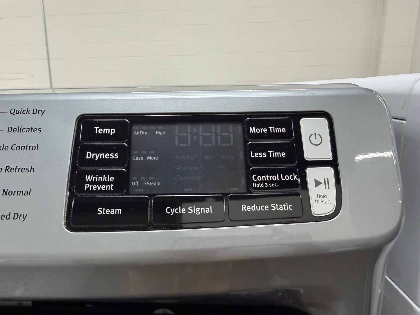 Maytag  MHW6630HC
27 Inch Front Load Washer with 4.8 cu. ft and Maytag  MED6630HC
27 Inch Electric Dryer with 7.3 Cu. Ft.