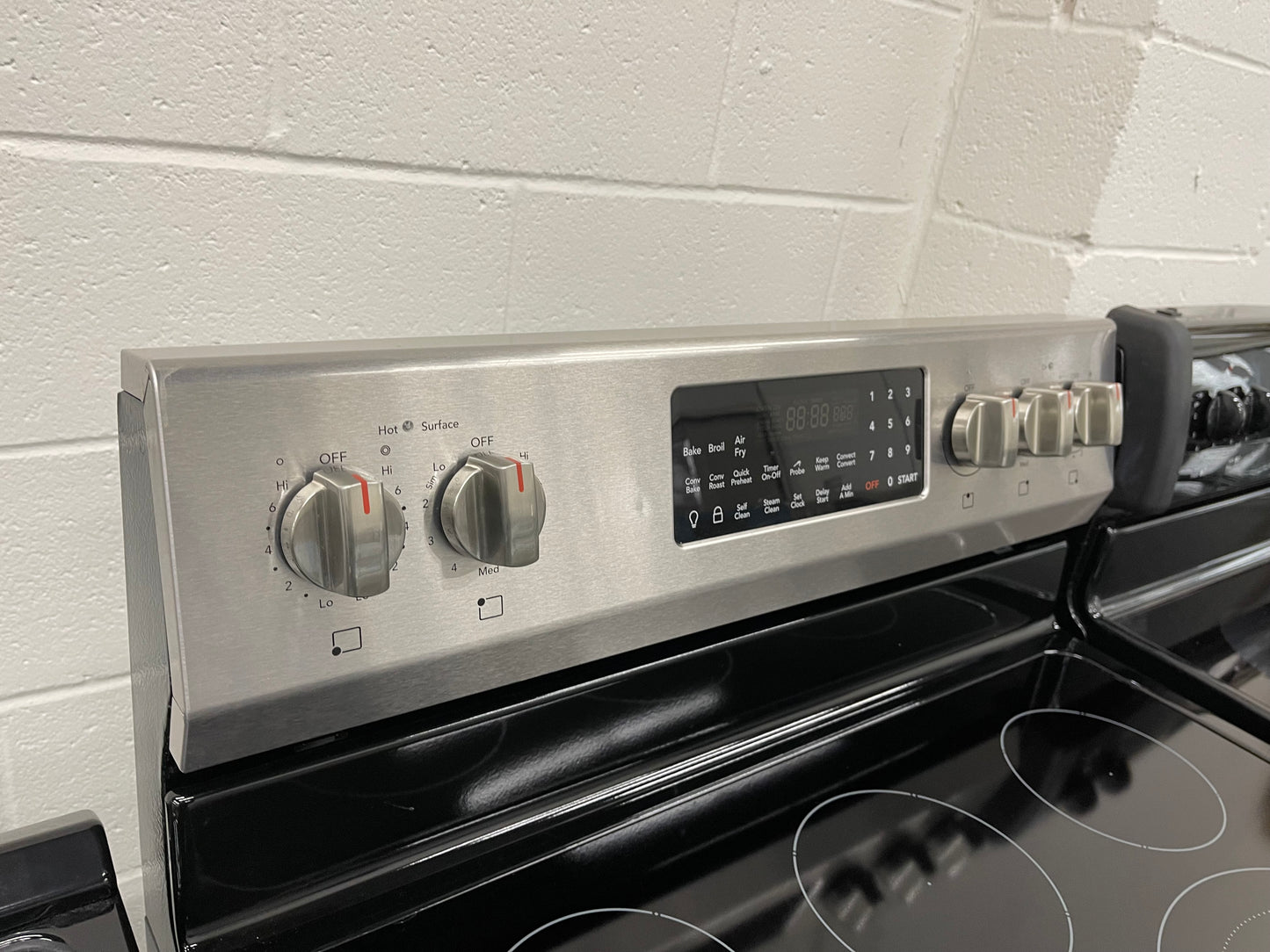 GCRE3060AF
Frigidaire Gallery 30'' Freestanding Electric Range with Air Fry