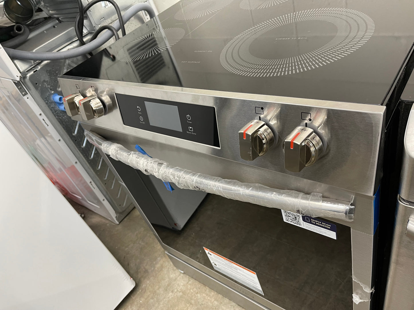 Frigidaire Gallery Series  GCFE3060BF
30 Inch Freestanding Electric Range with 5 Elements, 6.2 cu. ft. Total Convection Oven, Bridge Element, Steam+Self Clean, Storage Drawer, ADA Compliant, and Star-K: Stainless Steel