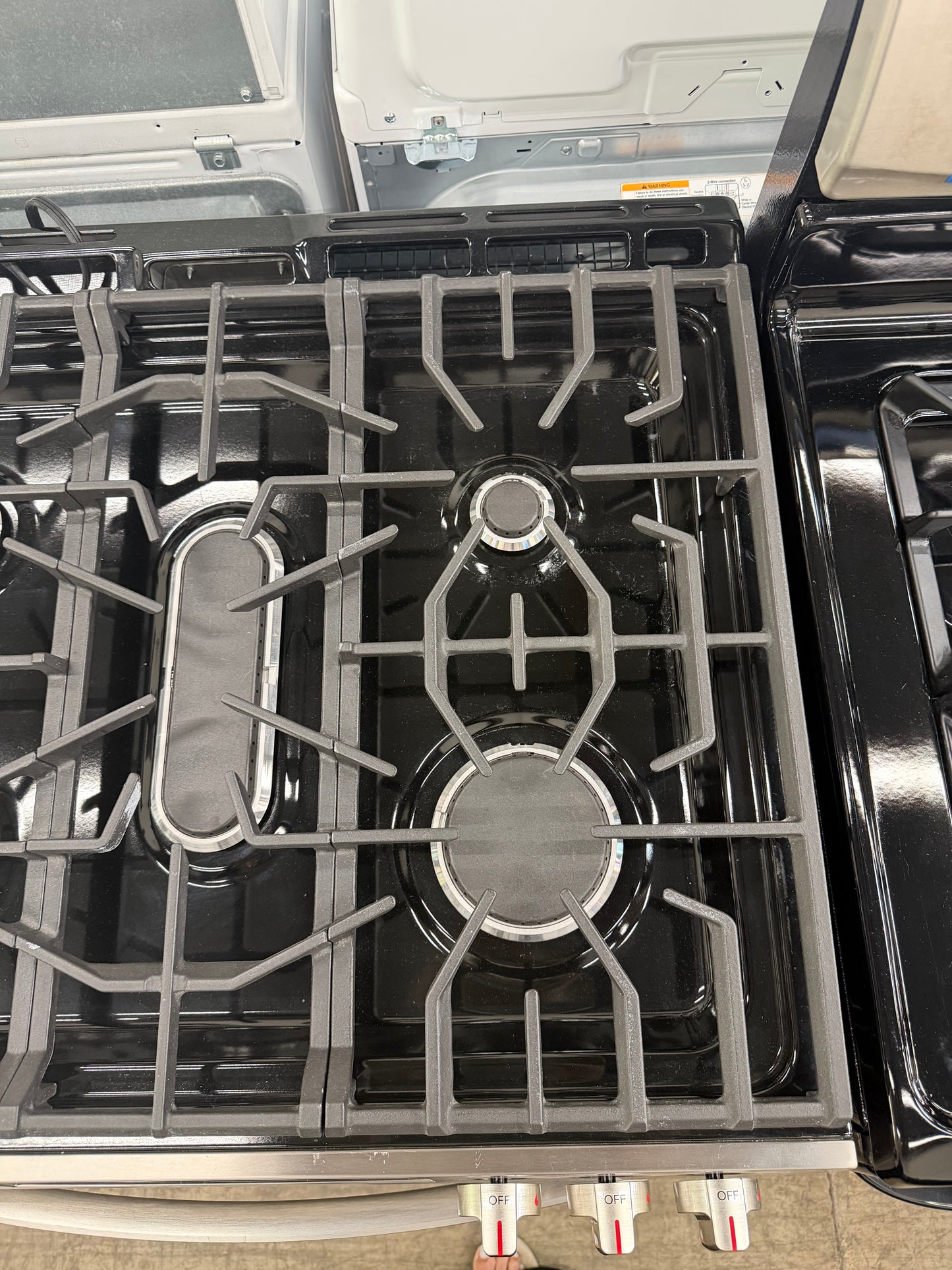 Frigidaire - 5.1 Cu. Ft Freestanding Gas Range with Quick Boil - Stainless Steel
Model:FCFG3062AS