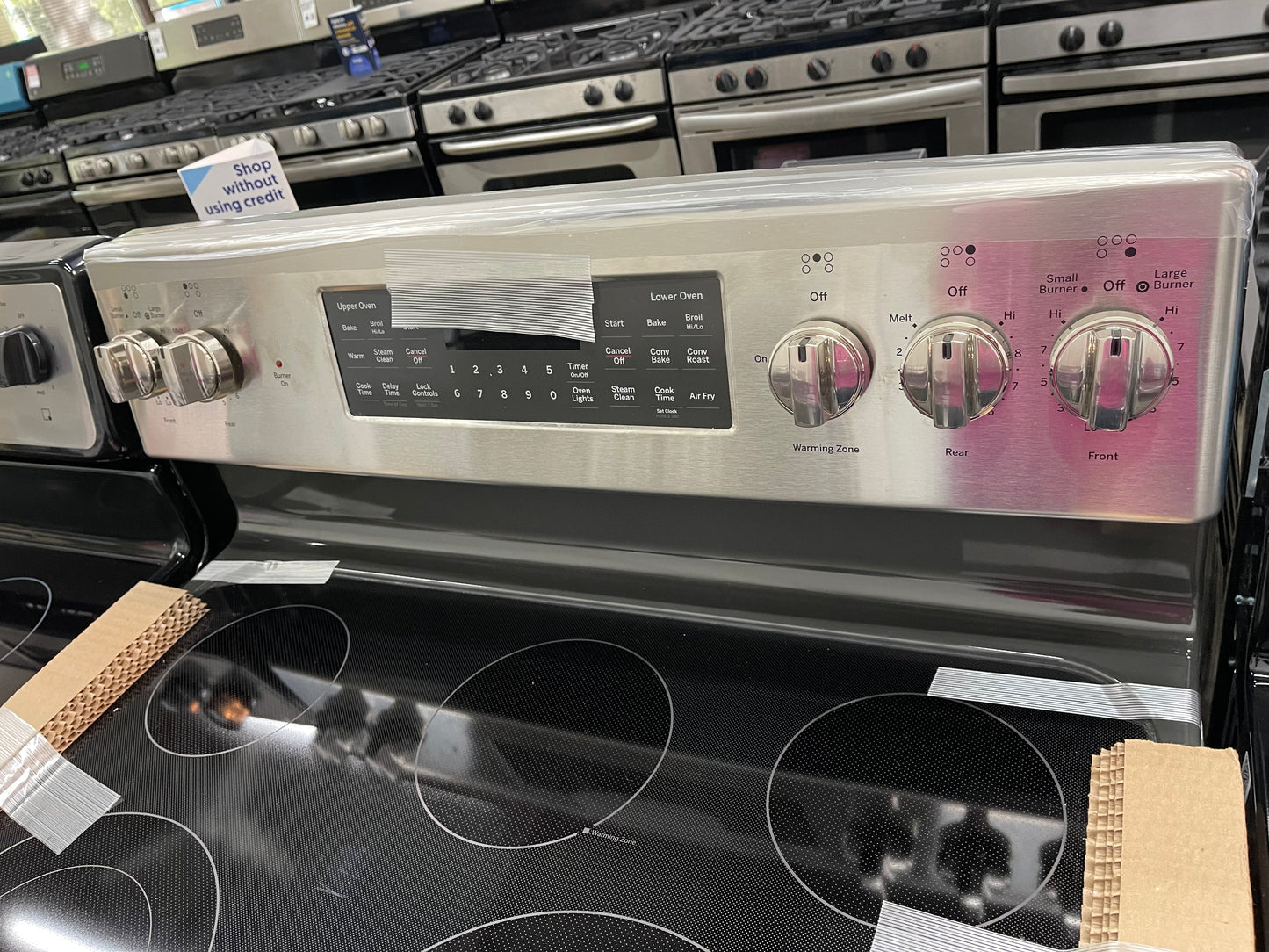 GE 30-in Glass Top 5 burners 4.4-cu ft / 2.2-cu ft Air Fry Convection Oven Freestanding Double Oven Electric Range ( Stainless Steel )
Model #JBS86SPSS
