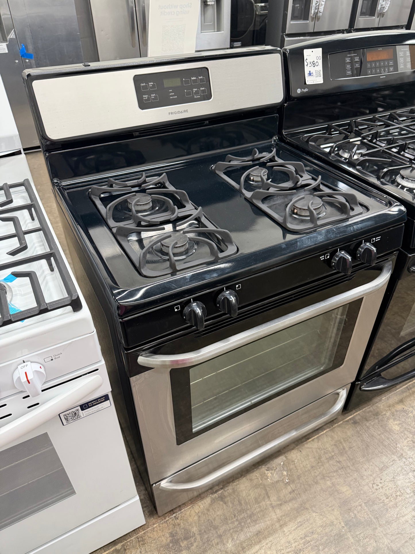 Frigidaire 30” Freestanding Gas Range – Model FFGF3053LSF