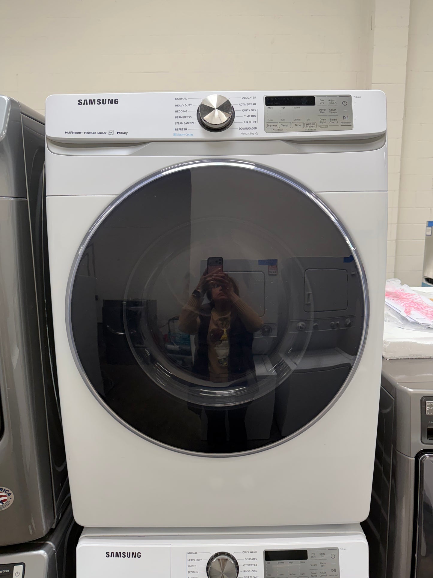 Samsung  WF45R6300AW
27 Inch Front Load Smart Washer with 4.5 Cu. Ft. And Samsung  DVE45R6300W
27 Inch Electric Smart Dryer with 7.5 cu. ft.