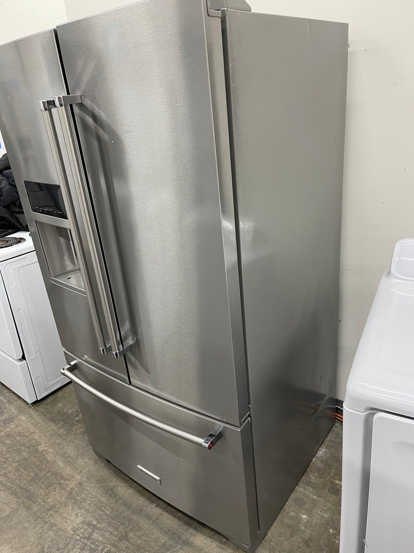 KitchenAid  KRFF507HPS
36 Inch Freestanding French Door Refrigerator with 26.8 cu. ft. Total Capacity, PrintShield Finish, ExtendFresh Temperature Management System, External Ice/Water Dispenser, Water Filtered, Star-K Certified, and ENERGY STAR : Stain