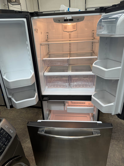 GE 33in  French Door Refrigerator Model: GNS22ESEBFSS