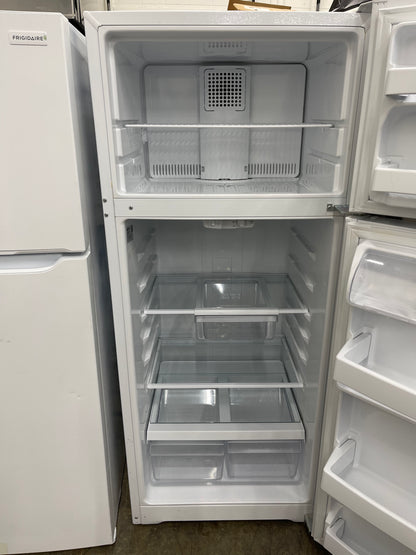 GE  GTS18GTNRWW
28 Inch Top Freezer Refrigerator with 17.5 Cu. Ft. Total Capacity, Adjustable Edge to Edge Glass Shelves, Sliding Deli Drawer, LED Lighting, Spillproof Freezer Floor, Gallon Door Storage, and Sabbath Mode: White