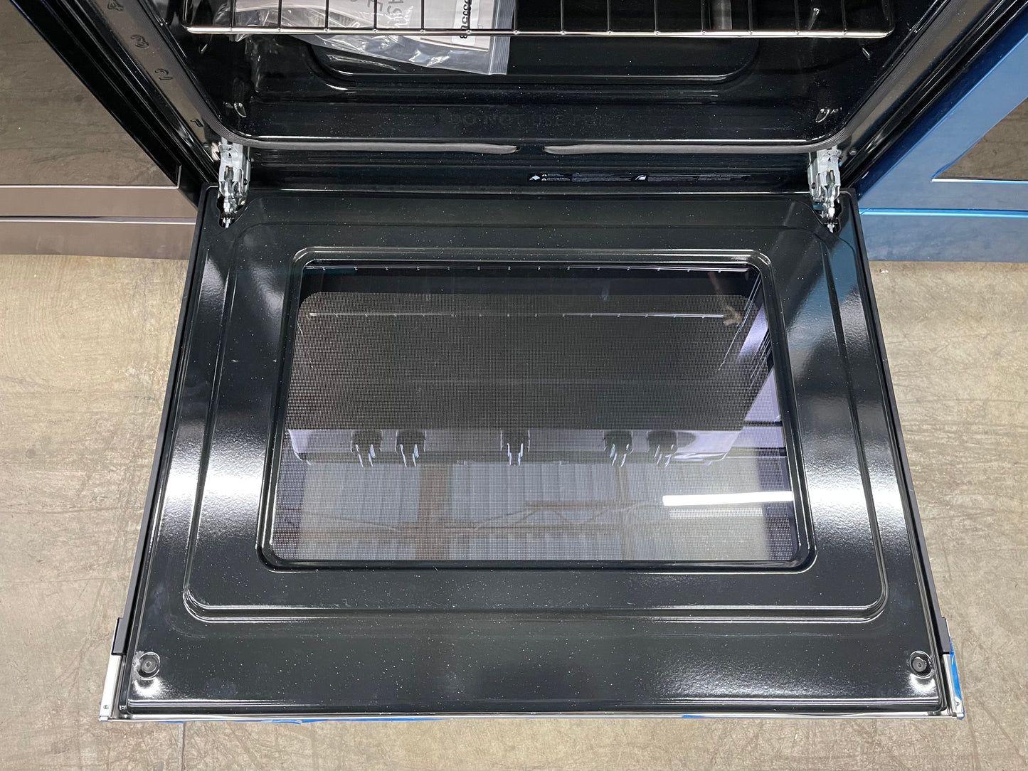 Frigidaire 30-in 5 Burners 5.1-cu ft Freestanding Gas Range in Stainless Steel-Model #FCRG3052BS