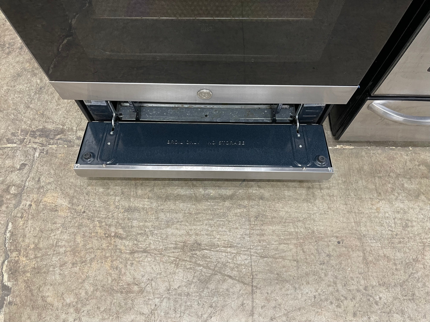 GE 30 in. 5.0-cu. ft. Freestanding Gas Range in Stainless Steel-Model #JGBS66REK3SS