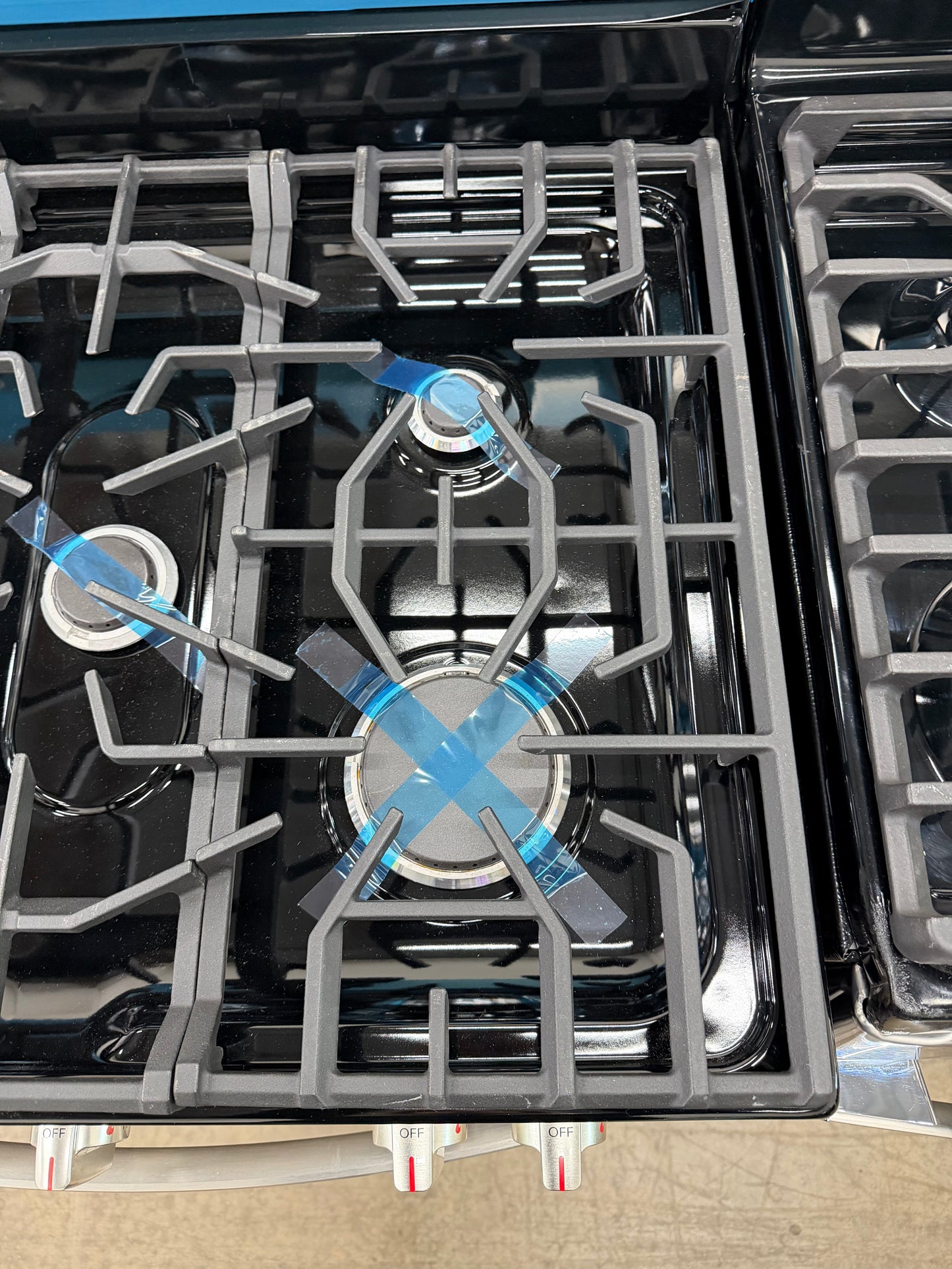 Frigidaire 30-in 5 Burners 5.1-cu ft Freestanding Gas Range in Stainless Steel-Model #FCRG3052BS
