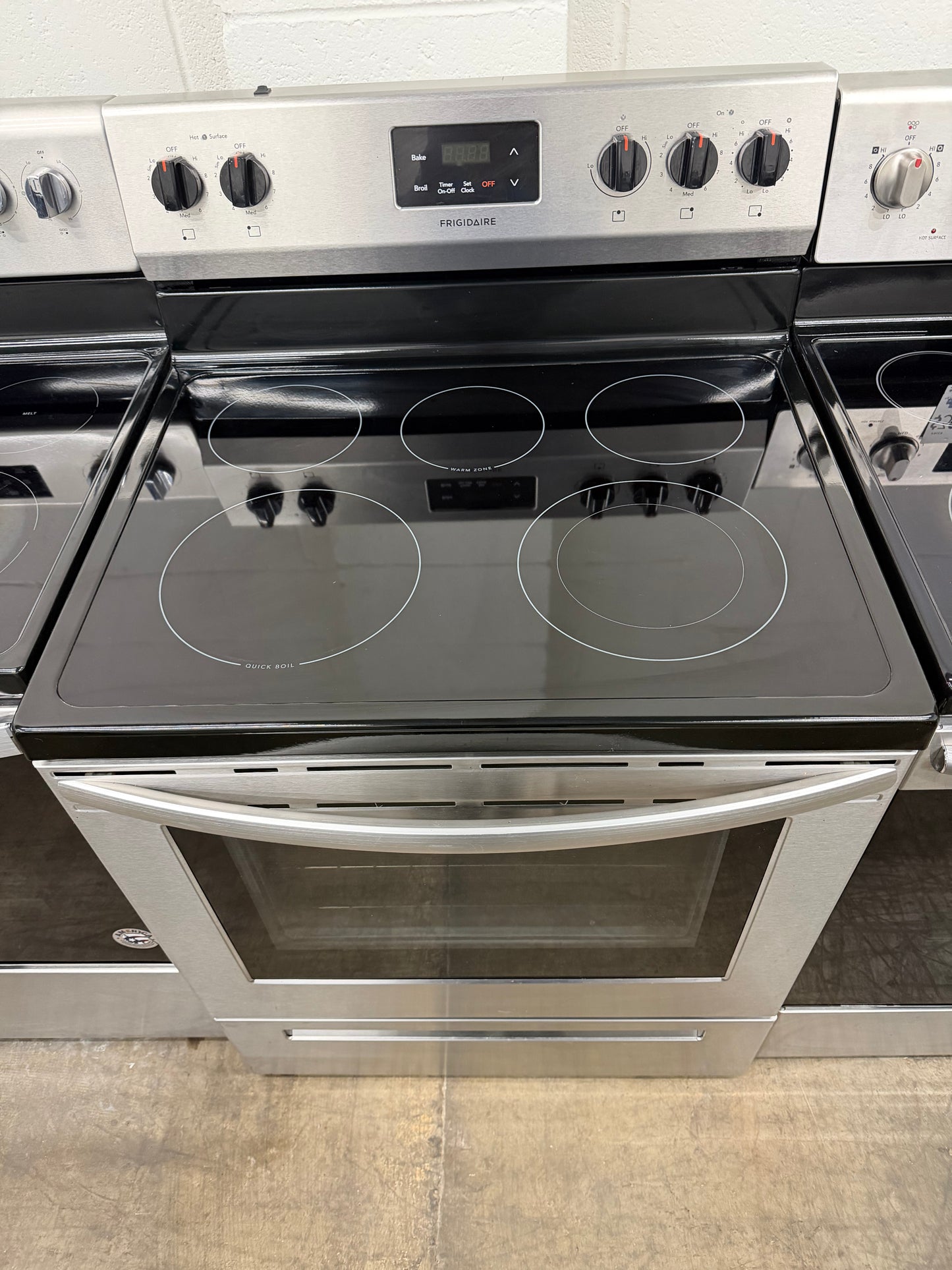 Frigidaire 30 in. 5 Burner Element Freestanding Electric Range in Stainless Steel-FCRE3052AS