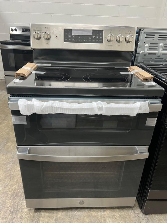 GE 30-in Glass Top 5 burners 4.4-cu ft / 2.2-cu ft Air Fry Convection Oven Freestanding Double Oven Electric Range ( Stainless Steel )
Model #JBS86SPSS