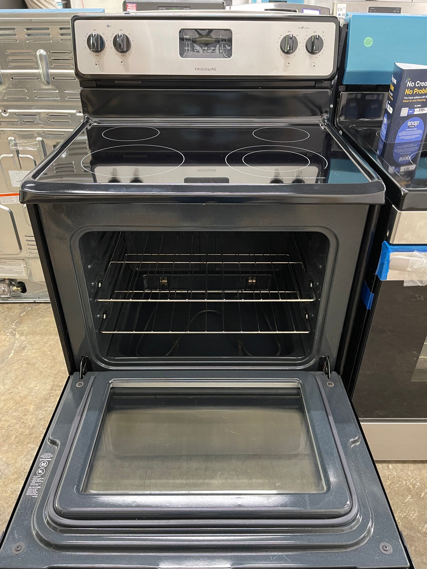 Frigidaire  FFEF3043LS
30 Inch Electric Range with SpaceWise Element, Store-More Drawer, Ready-Select Controls, 4 Radiant Elements, 4.8 cu. ft. Oven Capacity and Timed Cook