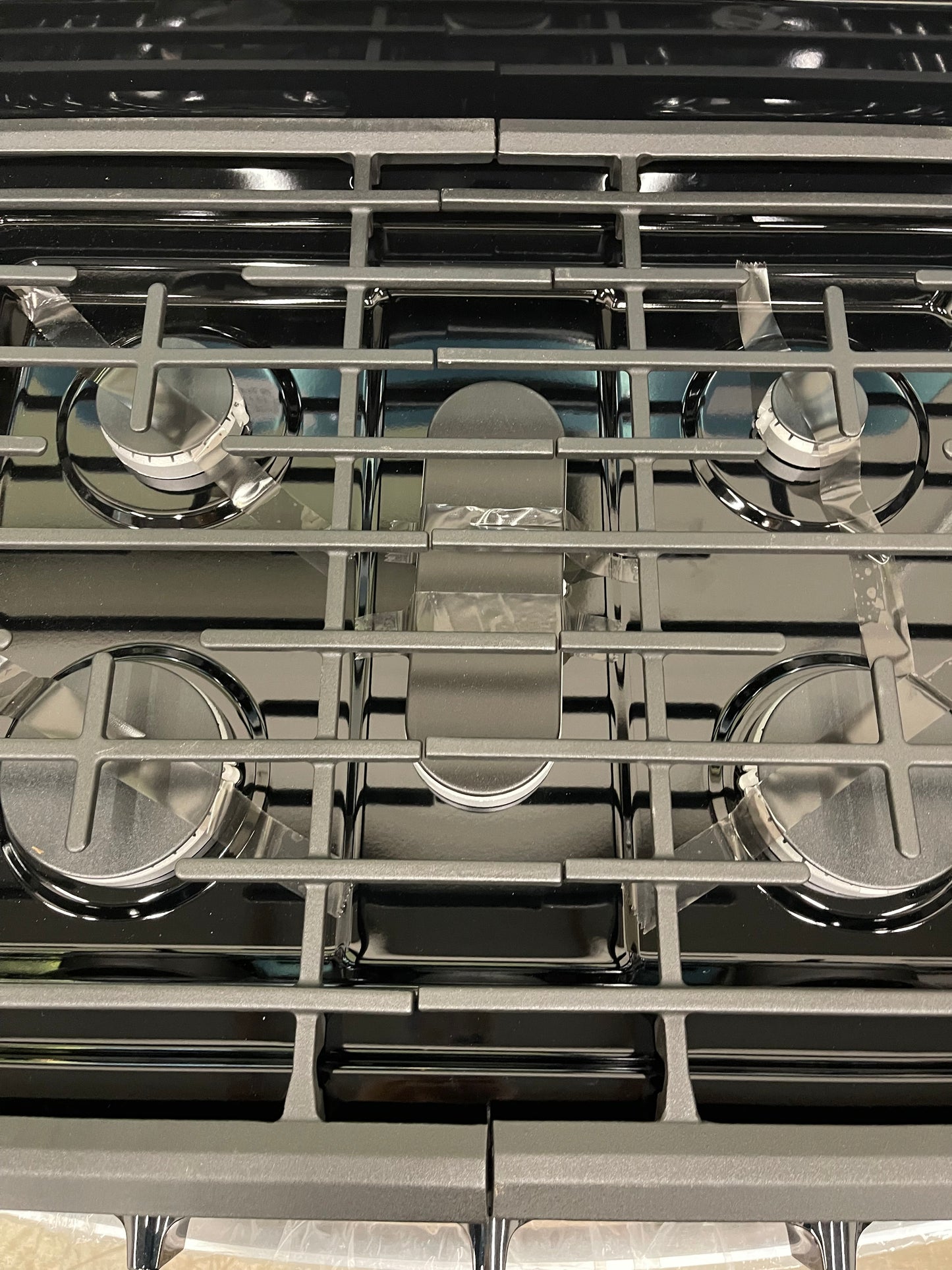 Whirlpool  WFG505M0MS
30 Inch Freestanding Gas Range with 5 Sealed Burners, 5.1 cu. ft. Capacity, SpeedHeat Burners, Frozen Bake™, Keep Warm, Broiler Drawer, and Star-K: Stainless Steel