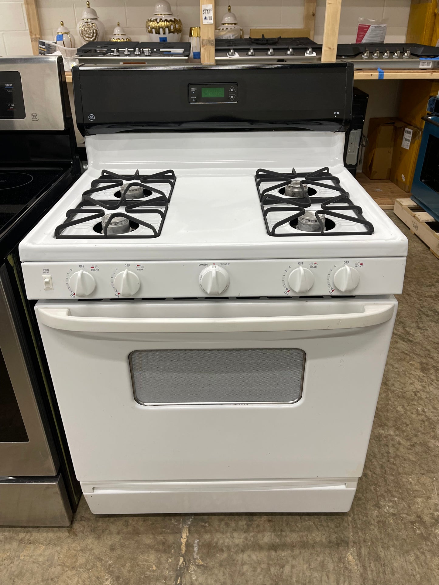 GE 30” Free‑Standing Gas Range JGBS17PEA4WH