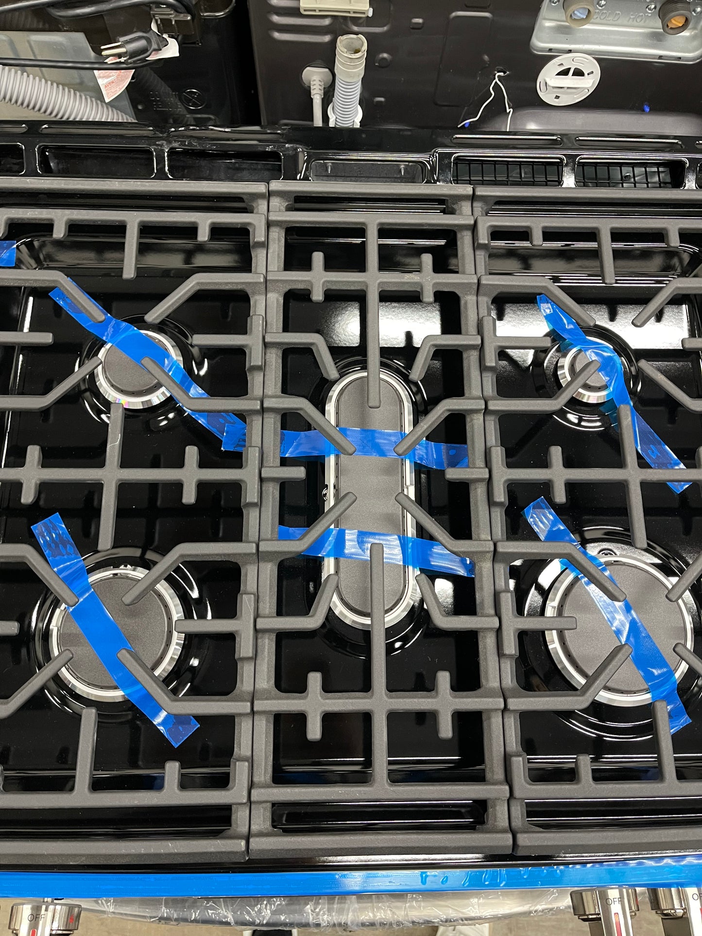 Frigidaire Gallery Series  GCFG3060BF
30 Inch Freestanding Gas Range with 5 Sealed Burners, 6.0 cu.ft. Oven Capacity, Air Fry, Total Convection, No Preheat, Touch Screen Controls, Temperature Probe, Steam Bake, Backlit LED Knobs, Sabbath Mode, and ADA Com