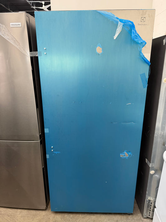 Electrolux  EI33AR80WS
33 Inch Refrigerator Column with 18.6 Cu. Ft. Capacity, Internal Water Dispenser, Adjustable Glass Shelves, Door & Temperature Alarms, Air Filtration, Sabbath Mode, and CSA Listed