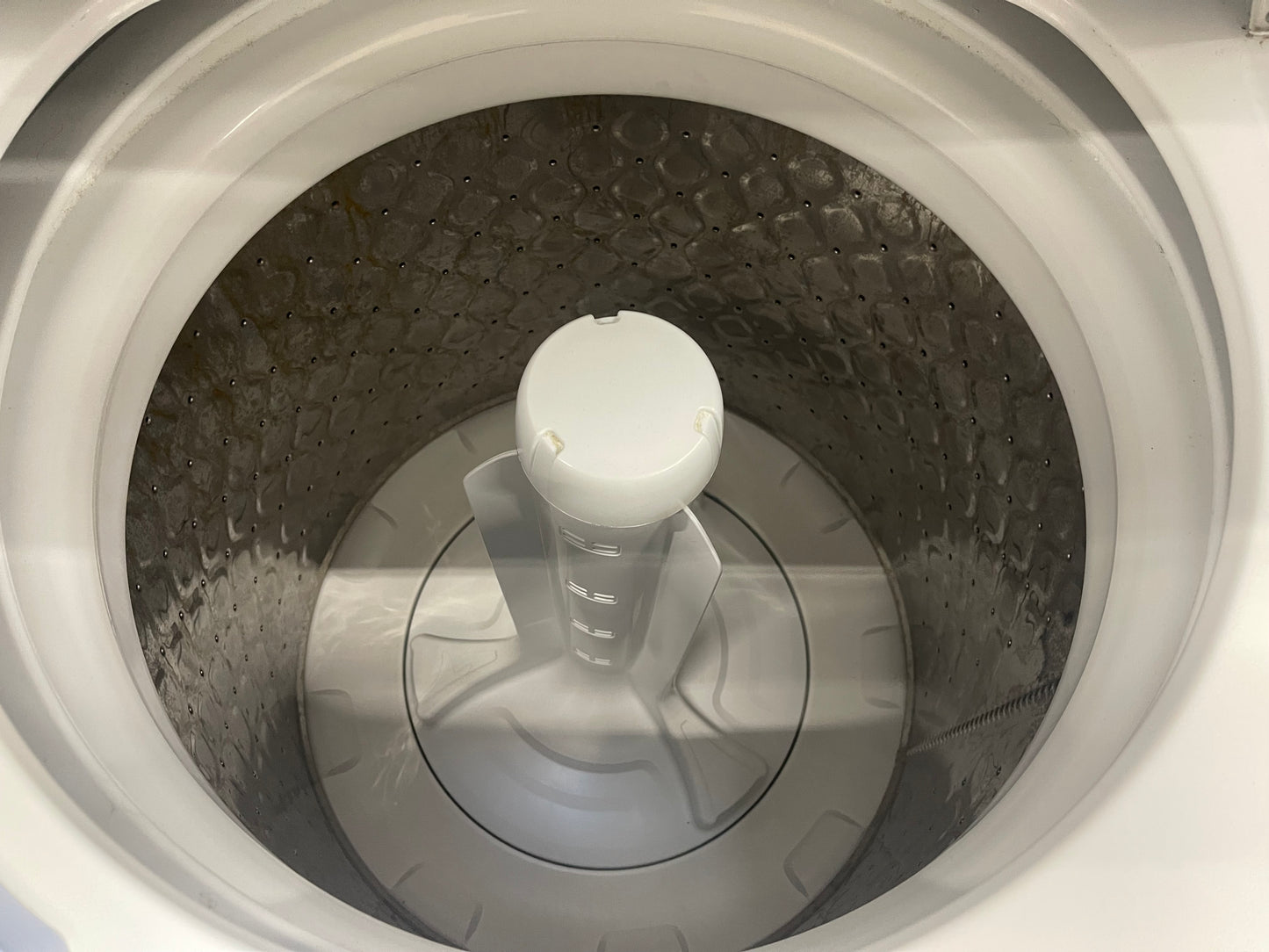 Frigidaire  FLCE7522AW
27 Inch Electric Laundry Center with 3.9 Cu. Ft. Washer Capacity, 10 Wash Cycles, 5.6 cu. ft. Dryer Capacity, 6 Dry Cycles, MaxFill Option, 4 Timed Dryer Cycles, and End-of-Cycle Signal