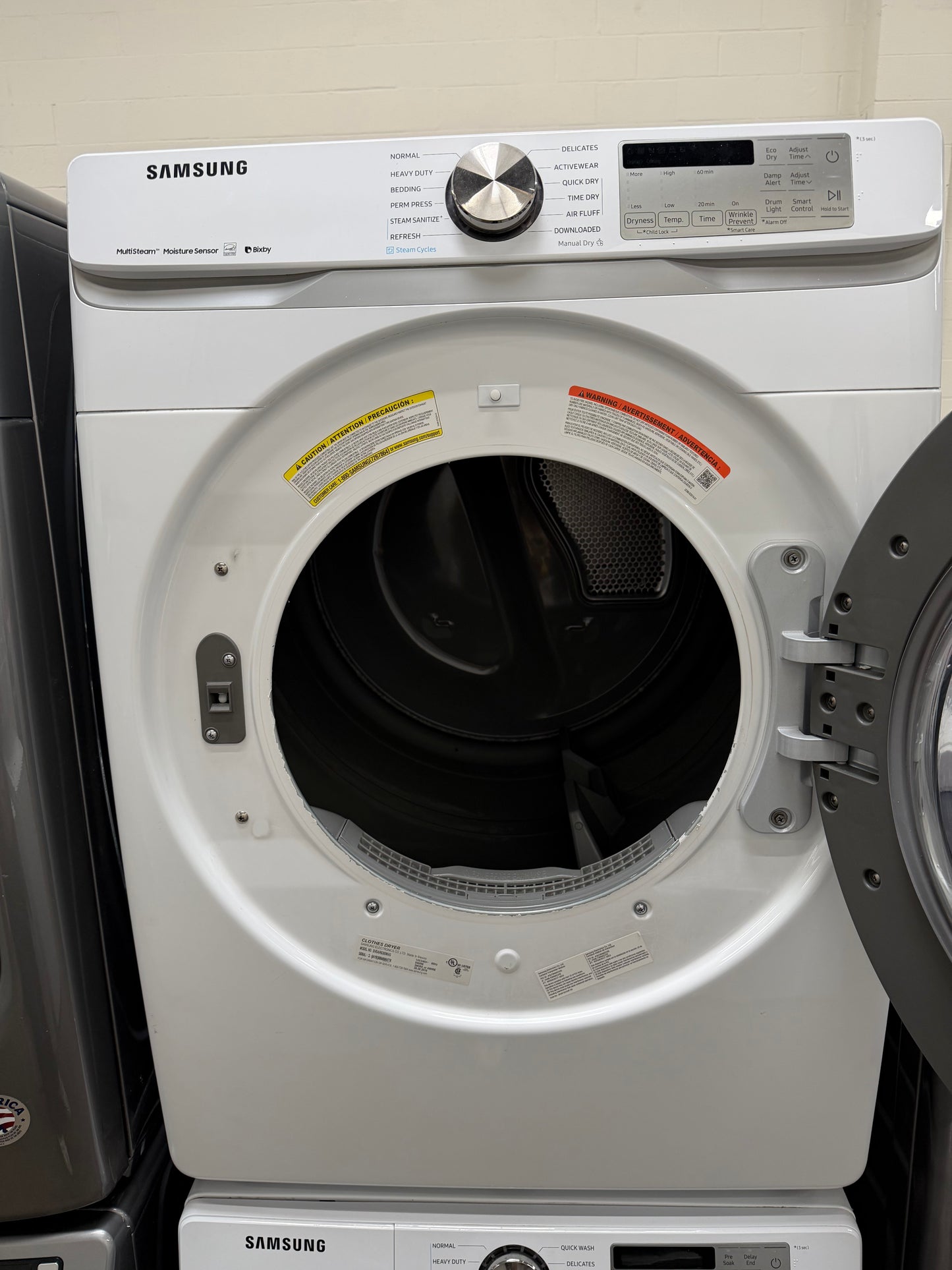 Samsung  WF45R6300AW
27 Inch Front Load Smart Washer with 4.5 Cu. Ft. And Samsung  DVE45R6300W
27 Inch Electric Smart Dryer with 7.5 cu. ft.