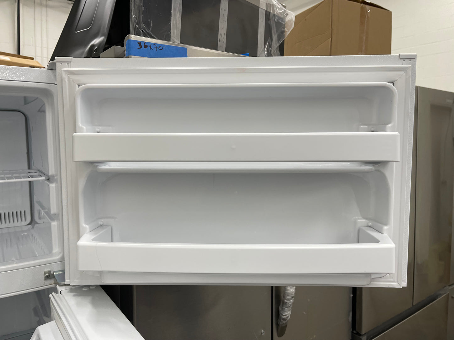 GE  GTS18GTNRWW
28 Inch Top Freezer Refrigerator with 17.5 Cu. Ft. Total Capacity, Adjustable Edge to Edge Glass Shelves, Sliding Deli Drawer, LED Lighting, Spillproof Freezer Floor, Gallon Door Storage, and Sabbath Mode: White