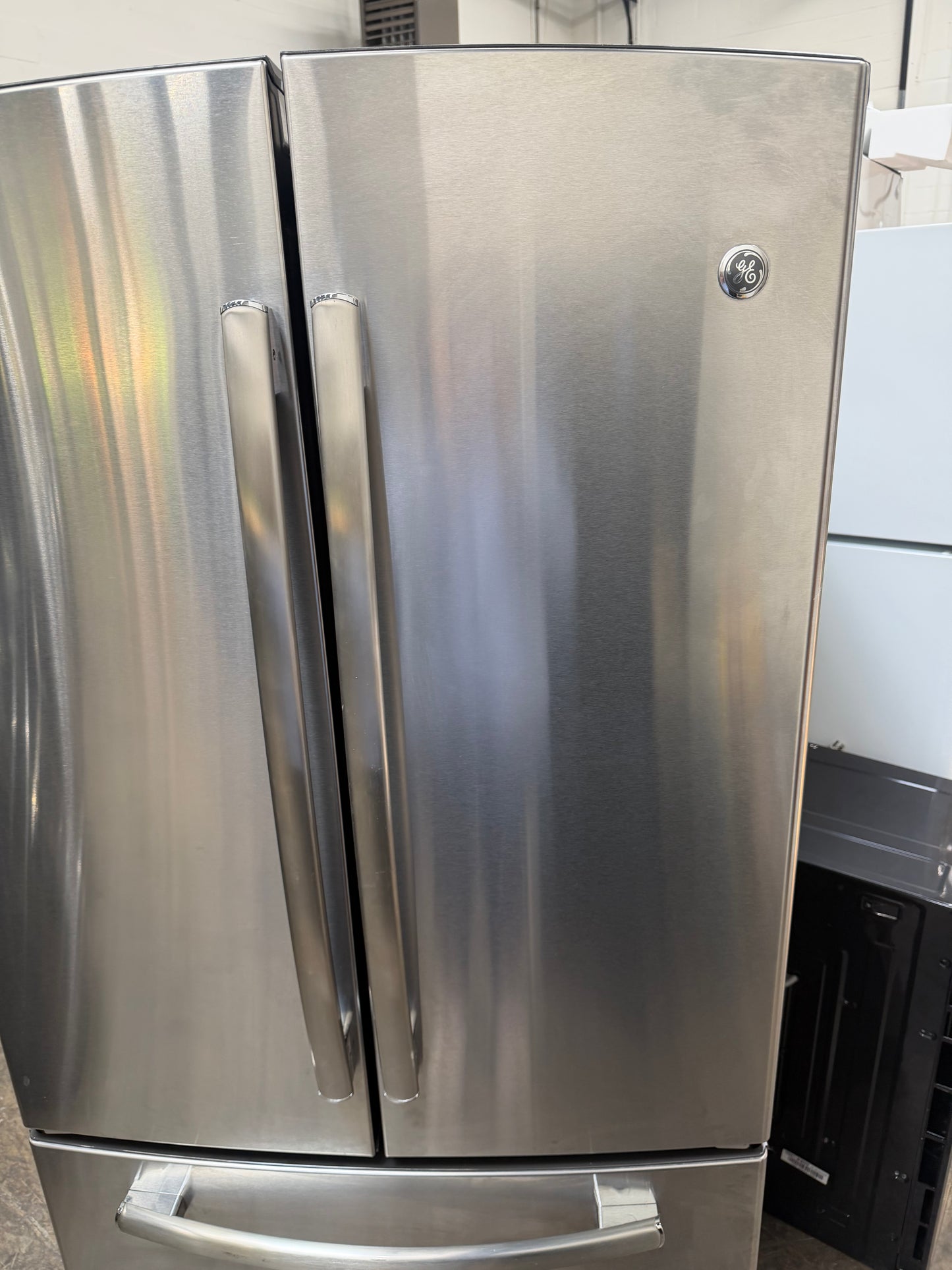 GE 33in  French Door Refrigerator Model: GNS22ESEBFSS