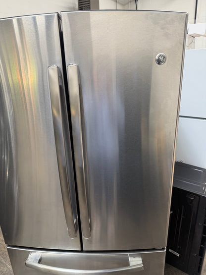 GE 33in  French Door Refrigerator Model: GNS22ESEBFSS