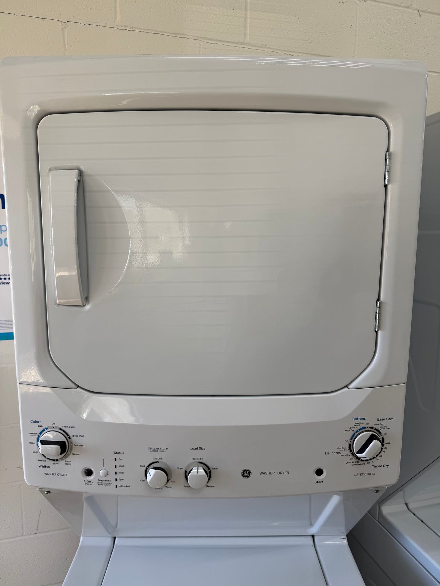 GE Unitized Spacemaker® ENERGY STAR 3.9 cu. ft. Capacity Washer with Stainless Steel Basket and 5.9 cu. ft. Capacity Electric Dryer

Model #:GUD27EESM1WW