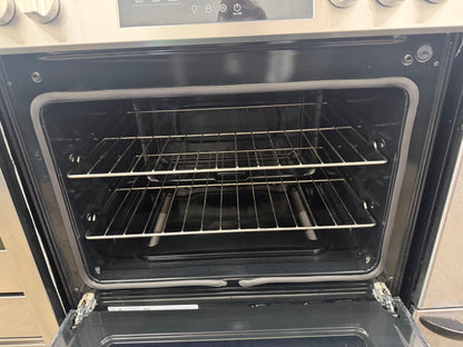Frigidaire - 5.1 Cu. Ft Freestanding Gas Range with Quick Boil - Stainless Steel
Model:FCFG3062AS