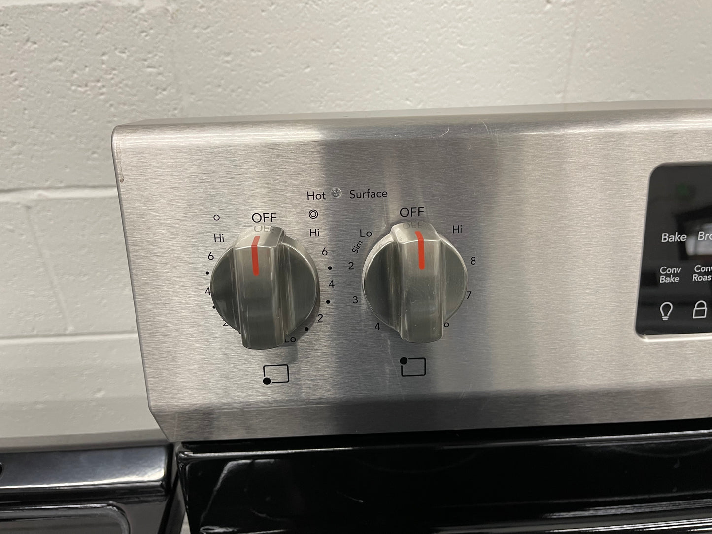 GCRE3060AF
Frigidaire Gallery 30'' Freestanding Electric Range with Air Fry